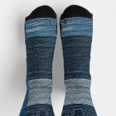 Blauer Jean-Pflaster bekommt einen Schlag. Socken (Oben)