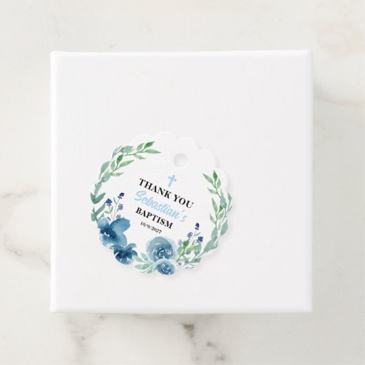 Blauer Junge Taufe Runde Scalloped Geschenkanhänger (Beispiel)