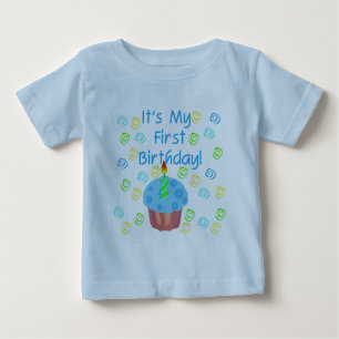Blauer kleiner Kuchen mit Kerzen-zuerst Geburtstag Baby T-shirt