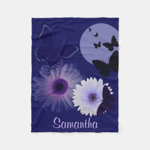 Blauer lila Schmetterling und Gänseblümchen Fleecedecke