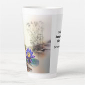 Blauer Lotus aus Muddy Waters (Vietnamesisch) Milchtasse (Vorderseite)