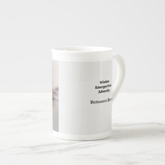 Blauer Lotus aus Muddy Waters (Vietnamesisch) Porzellantasse (Vorderseite Rechts)