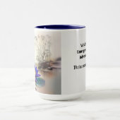 Blauer Lotus aus Muddy Waters (Vietnamesisch) Tasse (Zentrum)