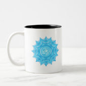 Blauer Lotus Blume Om Symbol Zeichnend Zweifarbige Tasse (Links)