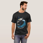 Blauer Marlin Deep Blue – Blauer Marlin surft auf T-Shirt (Vorne ganz)