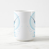 Blauer Marlin springt aus dem Ozean Kaffeetasse (Mittel)