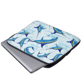 Blauer Marlin springt aus dem Ozean Laptopschutzhülle (Vorne Knopf)