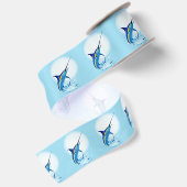 Blauer Marlin springt aus dem Ozean Satinband (Rückseite)