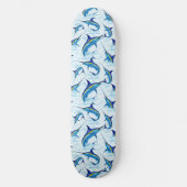 Blauer Marlin springt aus dem Ozean Skateboard (Vorderseite)