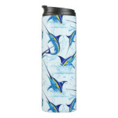 Blauer Marlin springt aus dem Ozean Thermosbecher (Nach rechts gedreht)