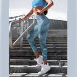 Blauer Marmor mit einer Rose auf jedem Bein Leggings<br><div class="desc">Genießen Sie diese einzigartigen Leggings aus blauem Marmor mit einer Rose auf jedem Bein. Sie können Ihre Jeans gegen diese Leggings tauschen und für alltägliche Anlässe tragen. Oder Sie können sie zu Ihrer Yoga-Sitzung,  Fitness-Aktivitäten oder Laufen bringen. Hier finden Sie eine passende Reisetasche mit derselben Marmorkonstruktion.</div>