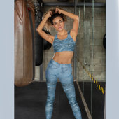 Blauer Marmor mit einer Rose auf jedem Bein Leggings