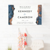 Blauer Marmoreintritt mit handgemalten Hochzeitsba Banner (Insitu)