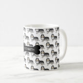 Blauer Merle Cartoon Sheltie mit Dog Bone und Name Kaffeetasse (VorderseiteRechts)