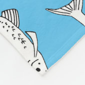 Blauer Minnow-Musterfisch Fleecedecke (Ecke)