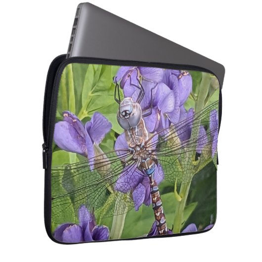 Blauer Mit Augen Darner Dragonfly auf Purple Flowe Laptopschutzhülle (Vorne Rechts)