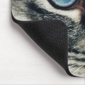 Blauer Mit Augen Tabby Katze Nah-up Mousepad (Ecke)