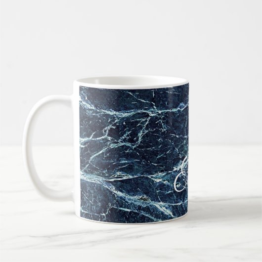 Blauer moderner personalisierter Marmorierungname Kaffeetasse (Links)