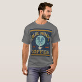Blauer Mond-Kaffee T-Shirt (Vorne ganz)