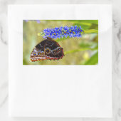 Blauer Morpho-Schmetterling auf einer Sumpforchide Rechteckiger Aufkleber (Tasche)