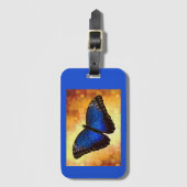 Blauer Morpho-Schmetterling auf goldenem Gepäckanh Gepäckanhänger (Vorderseite Vertikal)