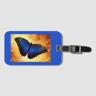 Blauer Morpho-Schmetterling auf goldenem Gepäckanh Gepäckanhänger