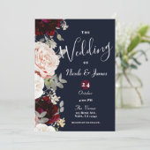 Blauer Navy Blush Rose & Burgundy Floral Wedding I Einladung (Stehend Vorderseite)