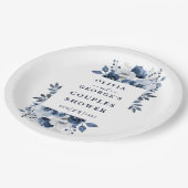 Blauer Navy Elegant Country Floral Couples Dusche Pappteller (Schrägansicht)