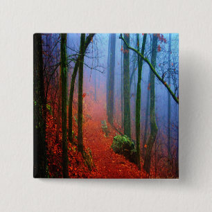 Blauer Nebel in gestrichenem Wald Button