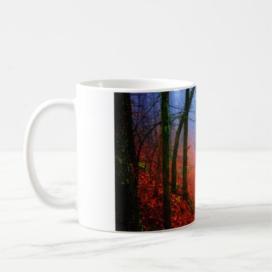 Blauer Nebel in gestrichenem Wald Kaffeetasse (Links)