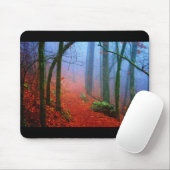 Blauer Nebel in gestrichenem Wald Mousepad (Mit Mouse)
