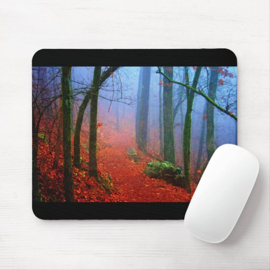 Blauer Nebel in gestrichenem Wald Mousepad (Mit Mouse)