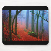 Blauer Nebel in gestrichenem Wald Mousepad (Vorne)