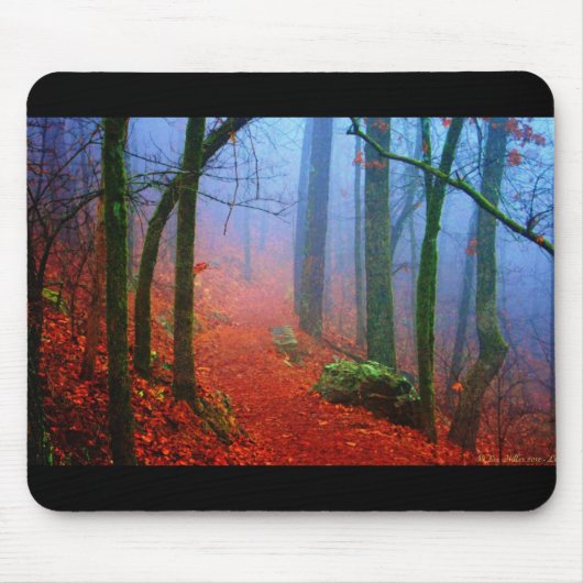 Blauer Nebel in gestrichenem Wald Mousepad (Vorne)