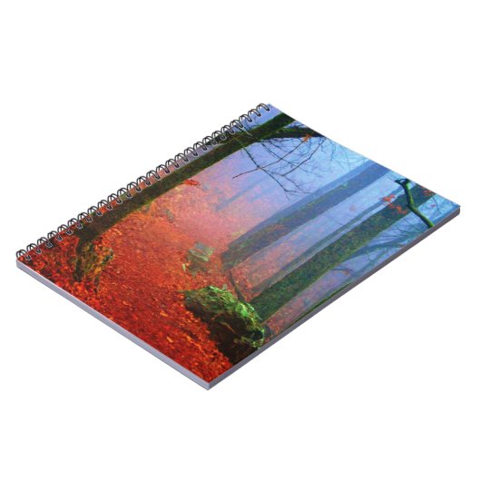 Blauer Nebel in gestrichenem Wald Notizblock (Linke Seite)