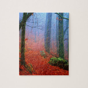 Blauer Nebel in gestrichenem Wald Puzzle
