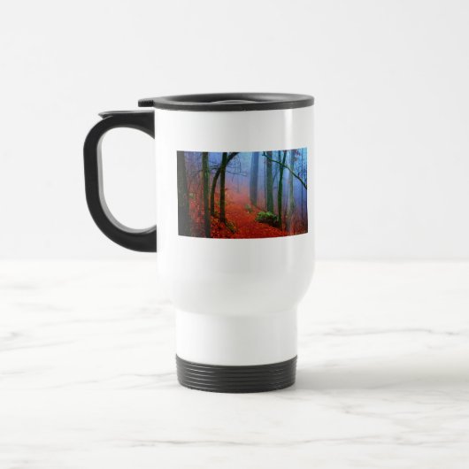 Blauer Nebel in gestrichenem Wald Reisebecher (Links)