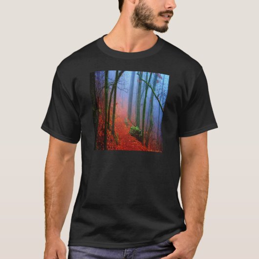 Blauer Nebel in gestrichenem Wald T-Shirt (Vorderseite)