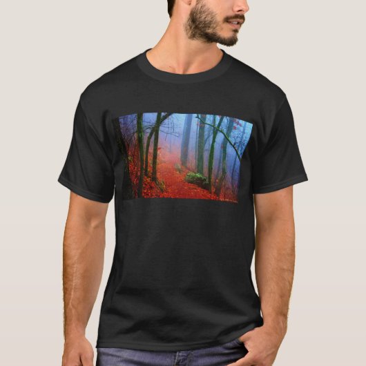 Blauer Nebel in gestrichenem Wald T-Shirt (Vorderseite)