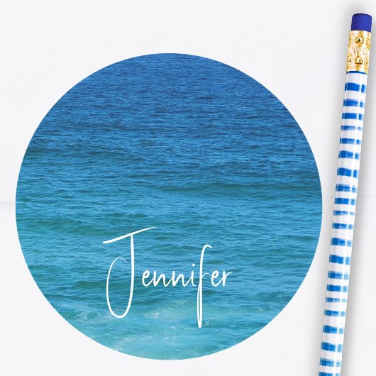Blauer Ozean an der Küste Runder Aufkleber