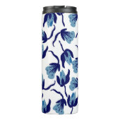 Blauer Pansy Floral: Hand Gezeichnet Nahtlos. Thermosbecher (Rückseite)