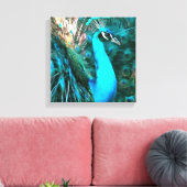 Blauer Pfau in lebendigem Blau mit gefangenen Schw Leinwanddruck (Insitu (Wohnzimmer))