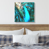 Blauer Pfau in lebendigem Blau mit gefangenen Schw Leinwanddruck (Insitu (Schlafzimmer))