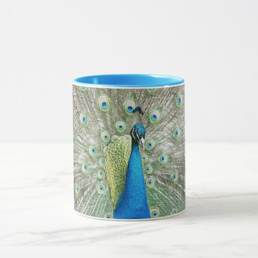 Blauer Pfauenfedermantel Plumage Foto Tasse (Zentrum)