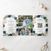 Blauer Pfirsichblütenblümchen in einem QR-Code Hoc Dreifach Gefaltete Einladung (Innenseite)