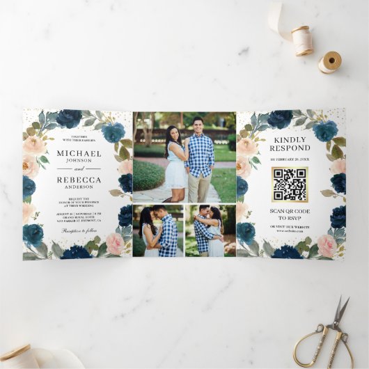 Blauer Pfirsichblütenblümchen in einem QR-Code Hoc Dreifach Gefaltete Einladung (Innenseite)