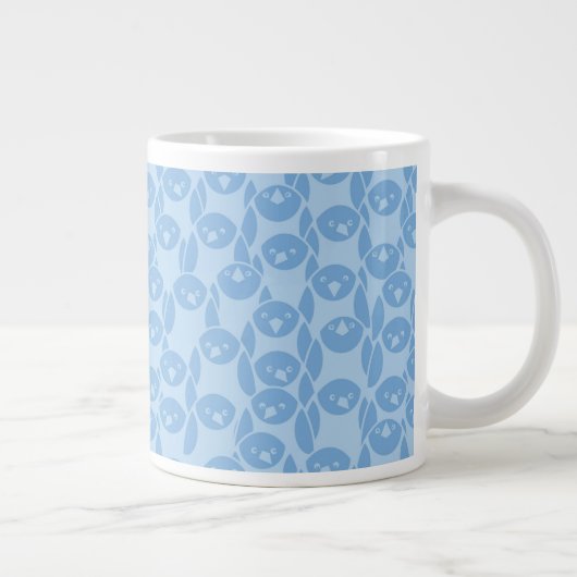 Blauer Pinguinmusterhintergrund Jumbo-Tasse (Rechts)