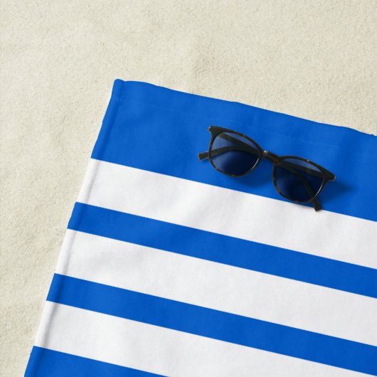 Blauer Piranha Fisch auf blau und weiß gestreift Strandtuch (Beispiel)