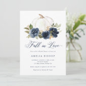 Blauer Pumpkin Fall in Liebe Brautparty Einladung (Stehend Vorderseite)