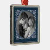 Blauer Rahmen Silbernes Ornament (Rechts)